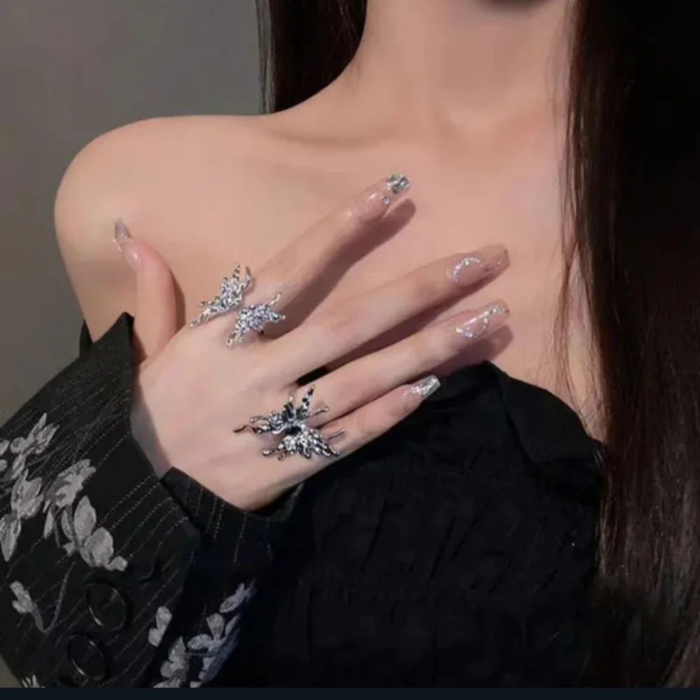 NWT Adorable Boho Silver Exaggerated Butterfly Adjustable Set Of Two Rings!!